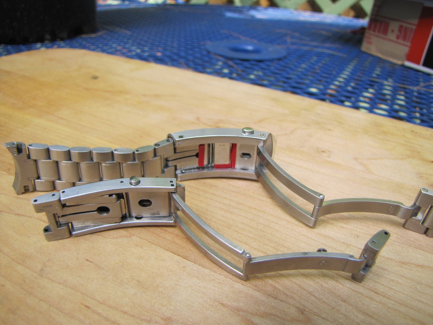 Watches with microadjust clasp on steel bracelet Page 4